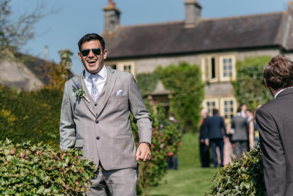 best man wearing shades