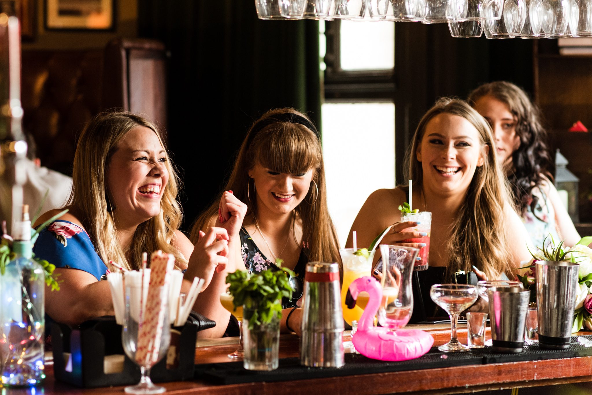 ladies ordering cocktails