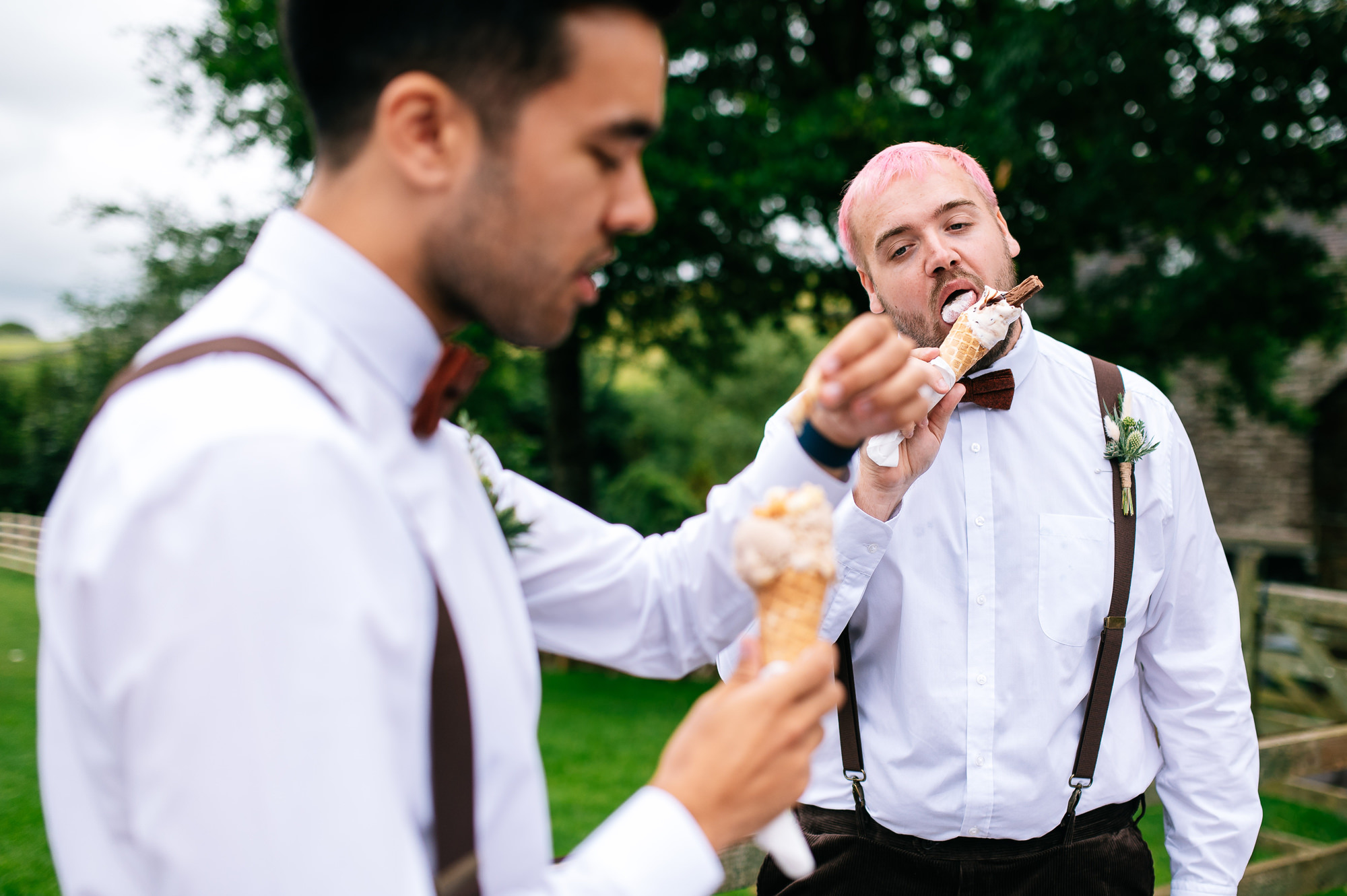 groomsmen enjoying icecreams