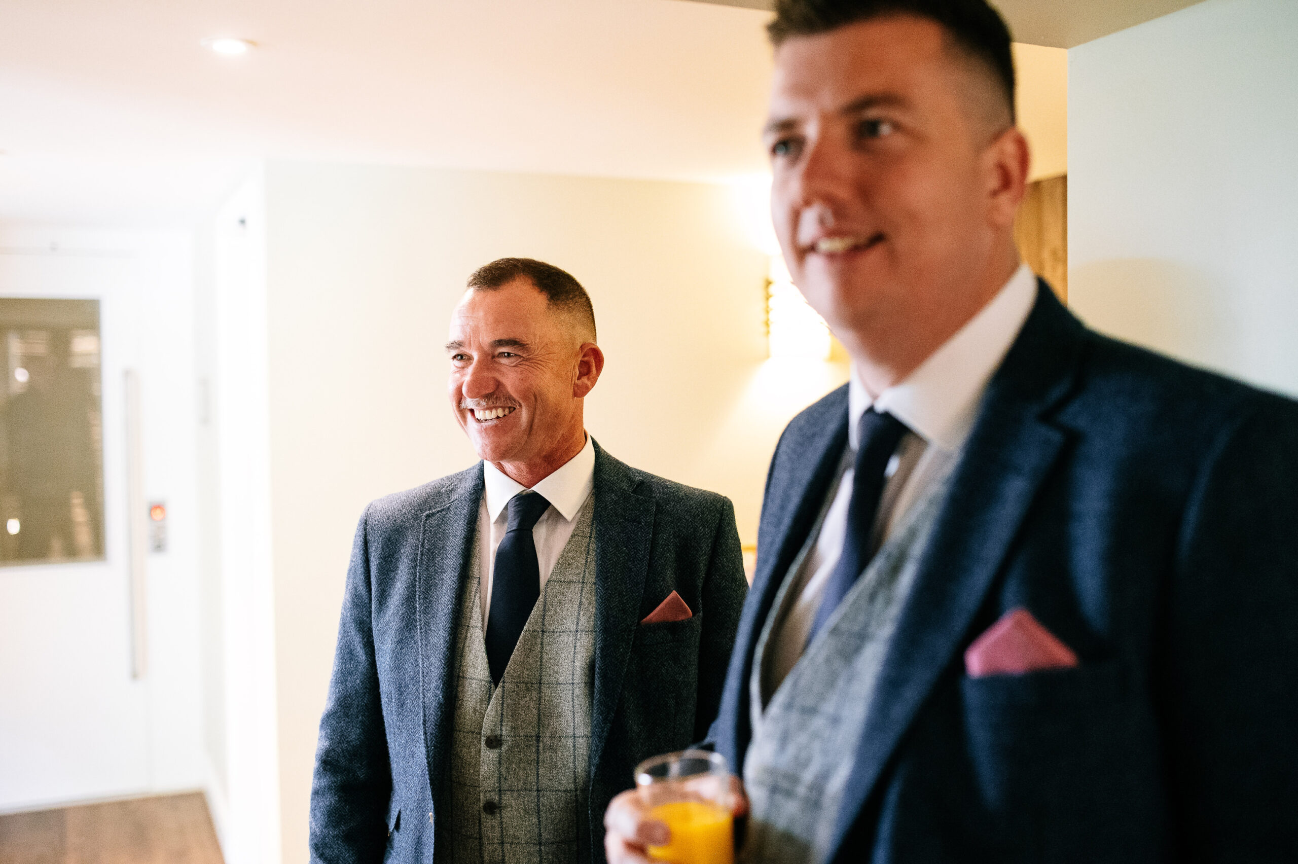 groom and his dad waiting for the ceremony