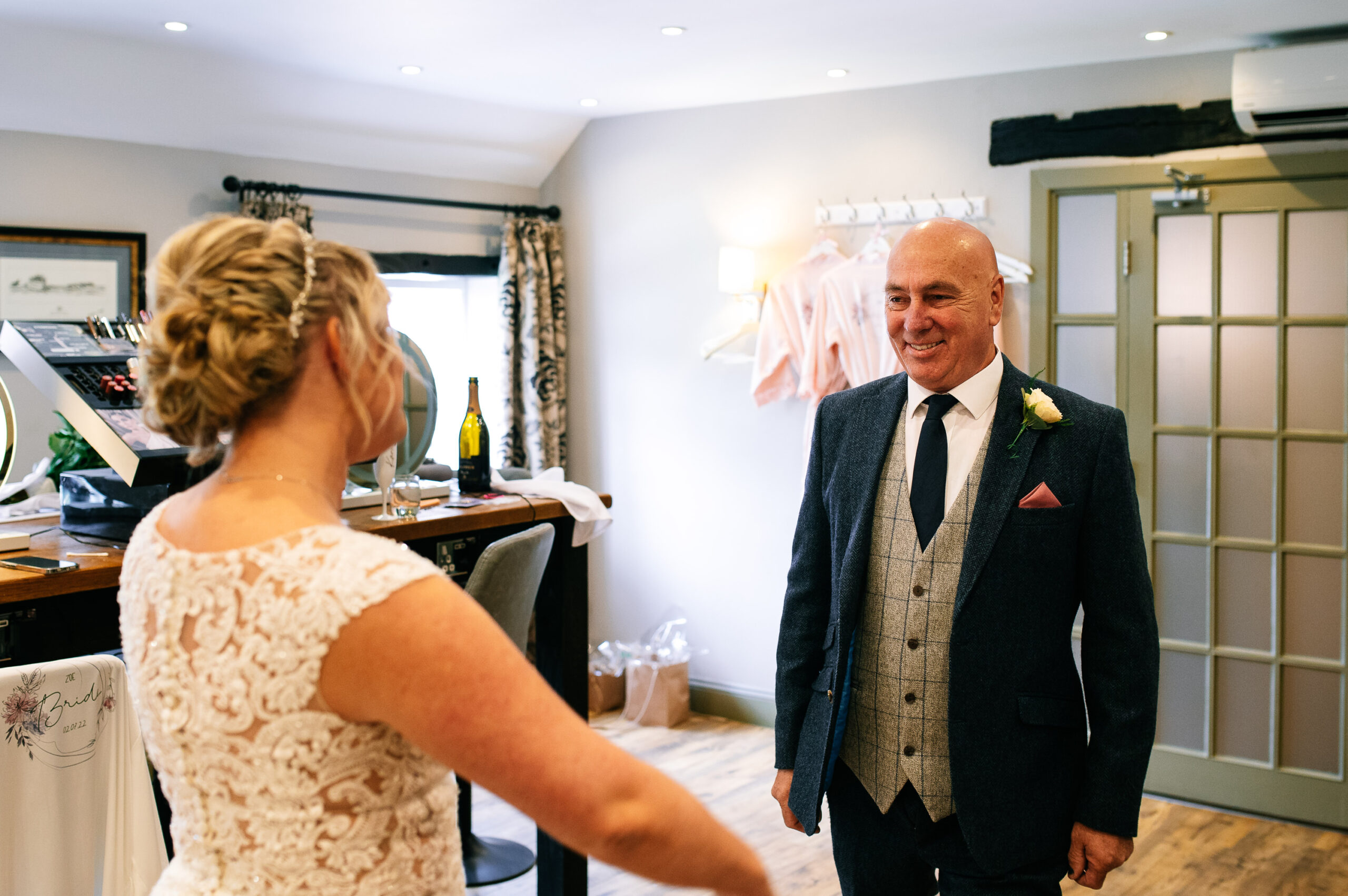 dad sees his daughter in her wedding dress for the first time