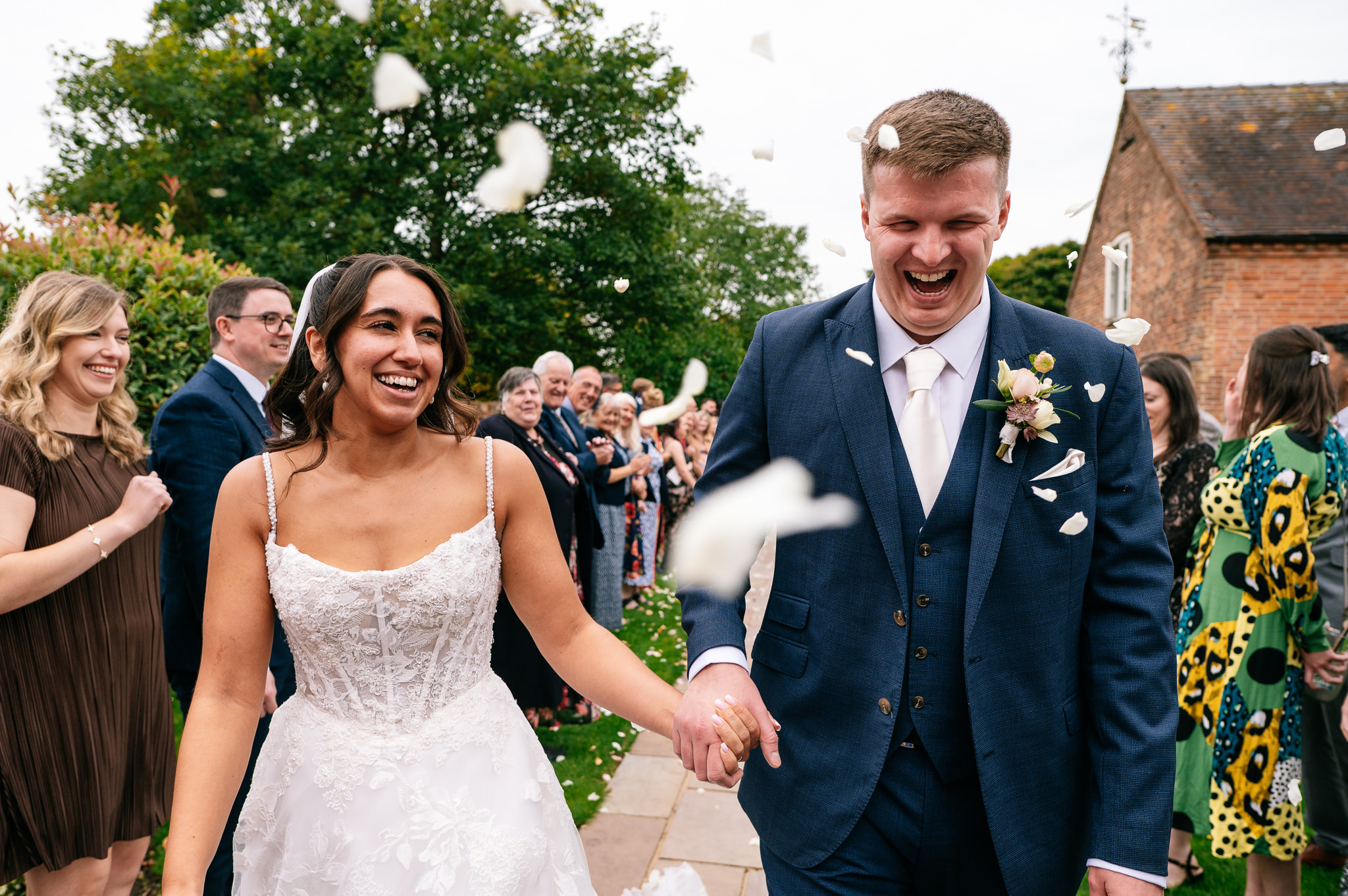 grooms reaction to the confetti tunnel