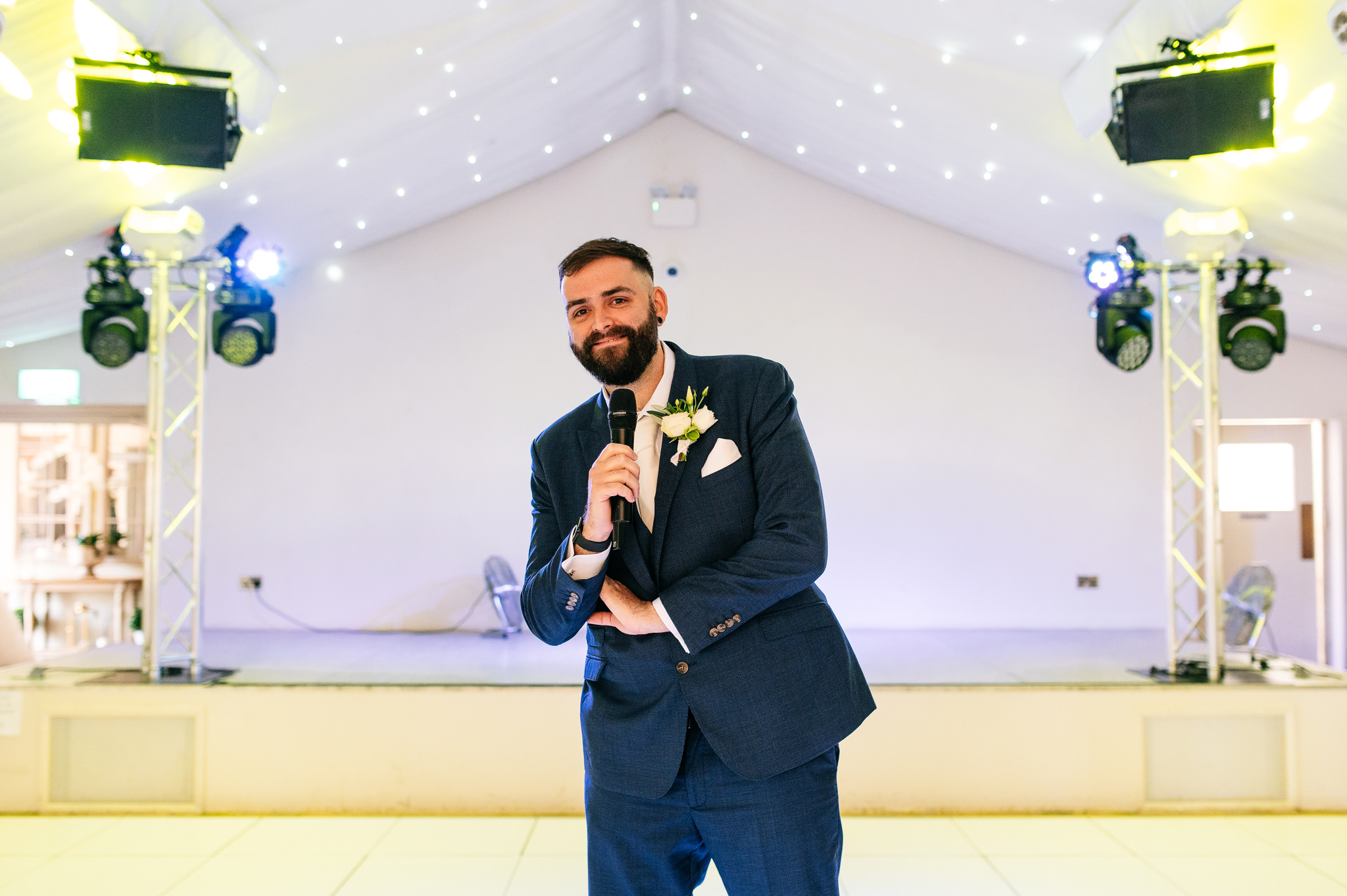 best man introducing the couple